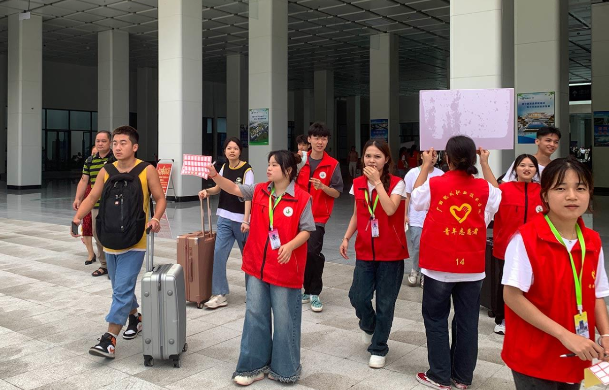 贵南高铁畅通学子求学之路